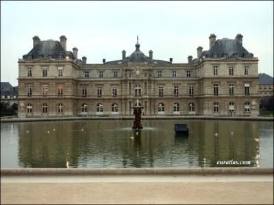 Le palais du Luxembourg abrite...