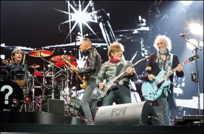 En 2015, les copains d'avant, Jean-Louis Aubert, Louis Bertignac et Richard Kolinka se retrouvent avec un nouveau bassiste remplaçant Corine Marienneau. Ils se feront appeler "les Insus". 
On reprend donc un de leur vieux succès avant de finir ce quiz !
Complétez les paroles : "Je rêvais d'un autre monde..."