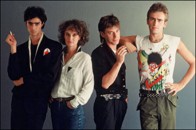 De 1976 à 1986, Jean-Louis Aubert était indissociable du groupe "Téléphone" ! En 1977, c'était leur premier single !