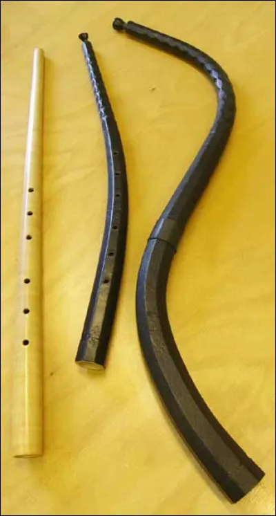 Et cet instrument en forme de serpent ?