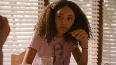 C'est la fille de Joel ; on la suit durant la première nuit de l'infection. Qui est-elle ?