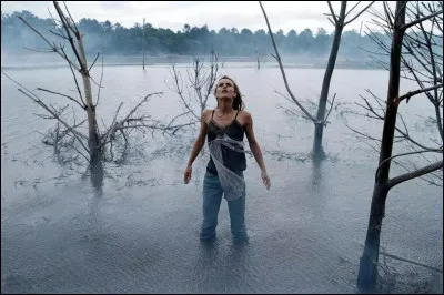 Qui donne la réplique à Benoît Poelvoorde et Jean-Pierre Marielle dans le film "Atomik Circus", sorti en 2004 ?