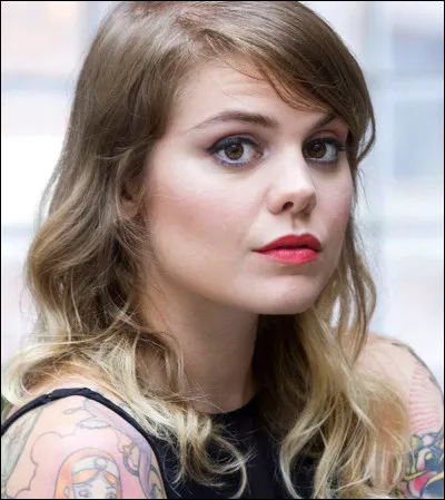 Comment s'appelle en réalité la chanteuse Cœur de Pirate ?