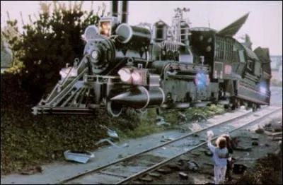 Dans quel opus de la saga 'Retour vers le futur', pouvons-nous voir ce train transform par le Docteur Emmett Brown ?