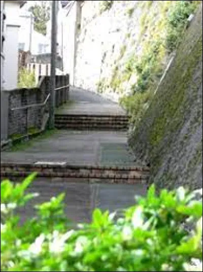 Dans quelle ville pourrez-vous gravir l'escalier Germaine Coty ?