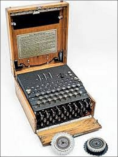 Quelle est cette machine secrète utilisée par les Nazis pour transmettre les messages codés aux sous-marins ?