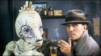 Le roman "Le Festin nu" a été écrit par son auteur alors qu'il était sous l'emprise de drogues diverses. Il y démontre une descente cauchemardesque dans l'esprit d'un junkie. 
Qui est ce célèbre romancier ?