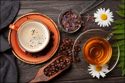 Le café et le thé peuvent être considérés comme des drogues.