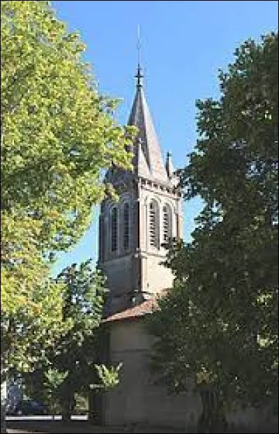 Village de l'aire d'attraction Tarbaise, lui aussi dans le pays de Rivière-Basse, Sauveterre se trouve dans le département ...