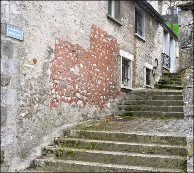 Dans quelle ville emprunterez-vous le Grimpon du porc épic, au nom si pittoresque ?