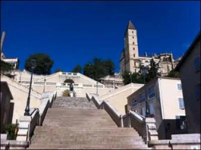 Dans quelle ville pourrez-vous gravir cet "escalier monumental" ?