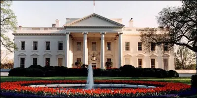 Qui est élu 40e président des Etats-Unis en 1981 ?