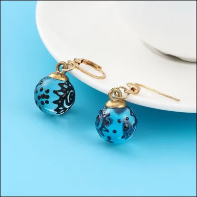 &Agrave; qui appartient cette boucle d'oreille ?