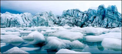 Comment s'appelle l'ensemble des surfaces de la Terre où l'eau est présente à l'état solide ?