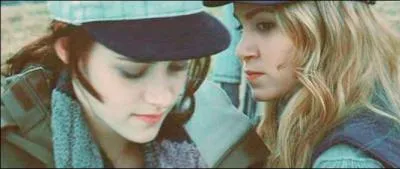 Quel membre de la famille des Cullen est antipathique avec Bella ?