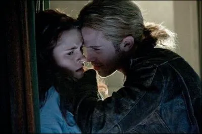 Selon Edward, que faut-il faire  James maintenant qu'il est  leur poursuite ?