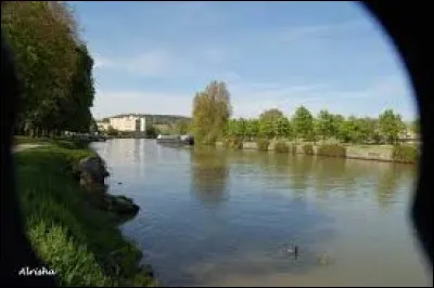 Laquelle de ces villes n'est pas bordée ou traversée par l'Oise ?