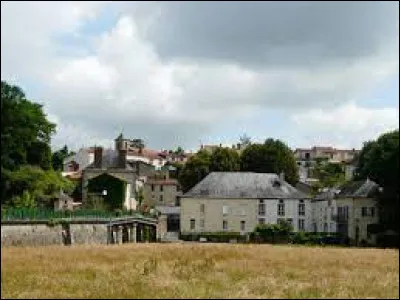 Nous partons à présent à Mallièvre, commune de l'arrondissement de La Roche-sur-Yon, située dans le département ...