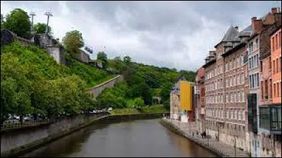 Laquelle de ces villes n'est pas bordée ou traversée par l'Escaut ?