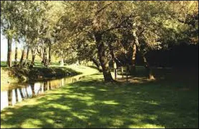 Laquelle de ces villes n'est pas bordée ou traversée par la Durance ?