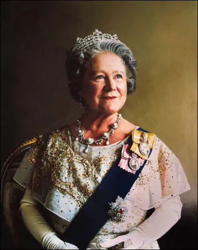 Elle était la mère du plus long monarque régnant d'Angleterre. Elle a été le premier membre de la famille royale à avoir dépassé l'âge de 100 ans et le membre le plus ancien de la famille royale au moment de sa mort.
Qui est-elle ?