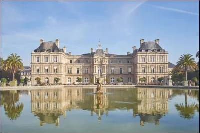 Quelle reine de France a fait construire le palais du Luxembourg au XVIIe siècle ?