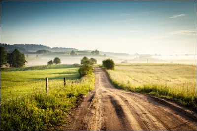 Qui chantait "On a parcouru le chemin, on a tenu la distance, et je te hais..." ?