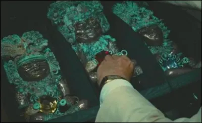 Apothéose à la fin du film avec cette séquence constituée de trois statuettes qui indiquent l'emplacement du trésor. De quel album de Tintin s'est inspiré le réalisateur ?