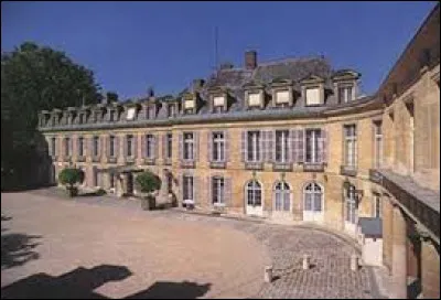 Le palais du Petit Luxembourg a été construit au XVIIe siècle sur l'initiative de Catherine de Médicis.
