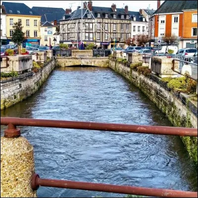 Laquelle de ces villes n'est pas bordée ou traversée par la Seine ?