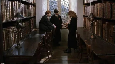 Comment s'appelle la bibliothécaire de Poudlard ?