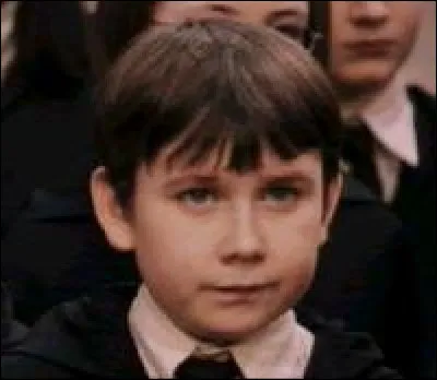 Quel mauvais sort Drago a-t-il lancé à Neville ?