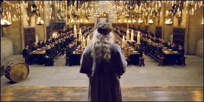 Avant l'attribution de dernière minute de nouveaux points, combien de points détenait la maison Gryffondor ?