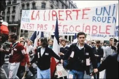 Encore une grève étudiante en mai 1983 contre la réforme Savary. Quel était le projet de cette loi ?