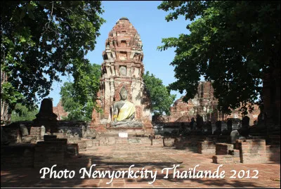 Quel est ce site archéologique, les ruines d'une ville, capitale du Siam et plus grande ville du monde au XVIIIe siècle, détruite par les Birmans en 1767, site proche de Bangkok en Thaïlande ?