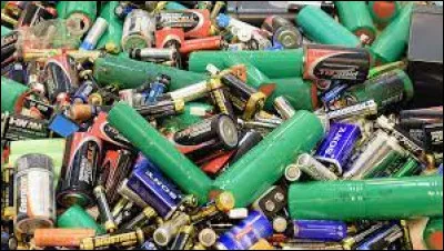 Pourquoi ne doit-on pas jeter les piles et les batteries dans la poubelle ?
