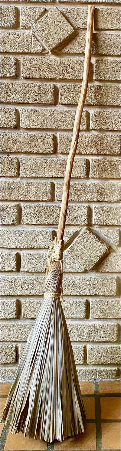 La cheffe te donne comme punition de nettoyer la litière des anciens. Comment réagis-tu ?