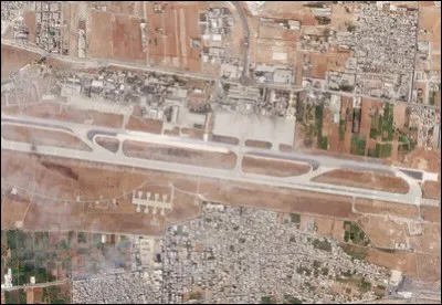 Quel pays a réalisé des frappes le 5 mars sur l'aéroport d'Alep en Syrie, plateforme de distribution de l'aide humanitaire après le séisme du 6 février ?