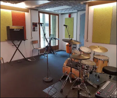 "La Vie secrète des chansons" est une émission présentée par Wendy Bouchard sur France 3.