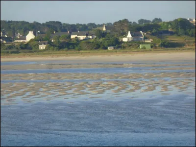 De quel département français la préparation culinaire appelée "cacasse à cul nu", faite de pommes de terre et d'oignons cuits dans une cocotte frottée au lard, est-elle originaire ?