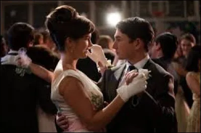 Quel événement dans la vie de Sam se passe au bal de promo ?