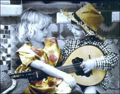 Qui chantait "Elle court, elle court la maladie d'amour dans le cur des enfants de 7 à 77 ans" ?