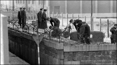 Construction du mur de Berlin :