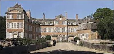 Vous avez sur cette image le château de Montcoy. Village Saône-et-Loirien, il se situe en région ...