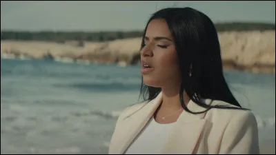 Avec qui a-t-elle fait le feat "Si Baba" ?