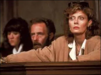 Où se déroule le film "Une saison blanche et sèche", sorti en 1989, avec Donald Sutherland Susan Sarandon ?