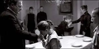 "Le Ruban blanc", palme d'or à Cannes en 2009, est un film réalisé par ...