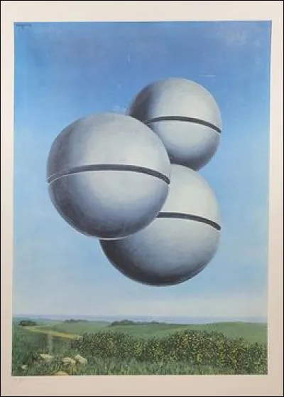 C'est Magritte qui a peint cette oeuvre titrée "La voix des airs". Si les formes étaient plus oblongues, on pourrait se croire dans le film... ?