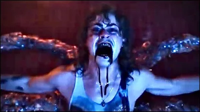 Laquelle des deux a un demi-frère qui est mort dans la saison 3 ?