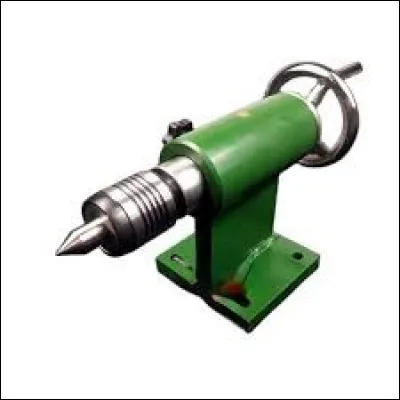 En usinage mécanique, comment se nomme cet accessoire sur un tour à métaux ?